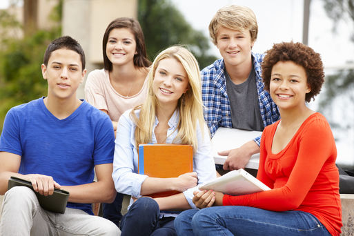 Bild vergrößern: Multi racial student group sitting outdoors Foto: Monkey_Business Fotolia.com