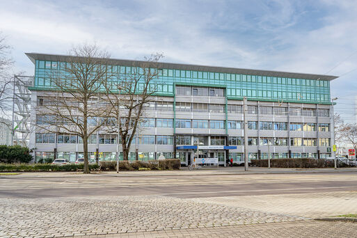 Bild vergrößern: Außenansicht der Ausländerbehörde Magdeburg