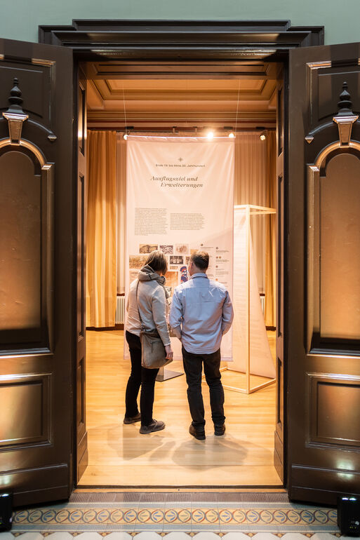 Bild vergrößern: Ausstellung zur Geschichte des Gesellschaftshauses